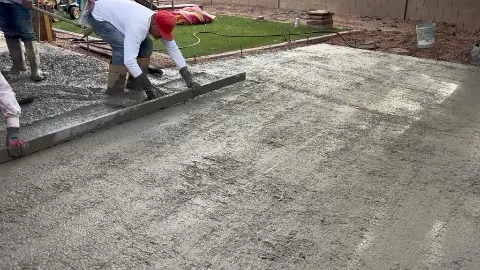 Screeding fresh concrete level